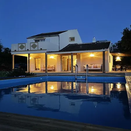 Casa Colinas Roxas By Portucasa Villa